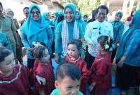 Pj Ketua TP PKK Sulbar Shofa Marwah Bahtiar, melakukan kunjungan pilot project.(F/Net)