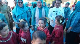 Pj Ketua TP PKK Sulbar Shofa Marwah Bahtiar, melakukan kunjungan pilot project.(F/Net)