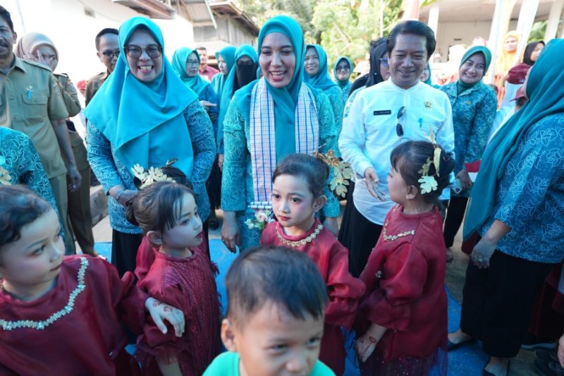 Pj Ketua TP PKK Sulbar Shofa Marwah Bahtiar, melakukan kunjungan pilot project.(F/Net)
