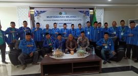 Pengurus APRI Sulbar foto bersama di acara Muswil I  Aula Asrama Haji Mamuju, Kompleks BTN Graha Nusa, Mamuju, Senin-Selasa, 30-31 Desmber 2024.