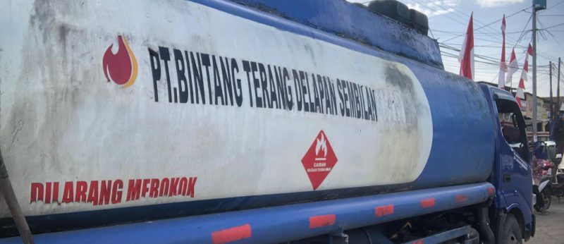 Mobil PT BINTANG TERANG DELAPAN SEMBILAN saat di amankan pihak kepolisian, dengan Nomor Polisi DN 1308 RK berkapasitas 8.000 (delapan ribu) liter milik Saudara H. Anto.